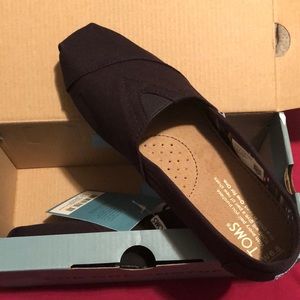 TOMS (black) NWT size 6.5